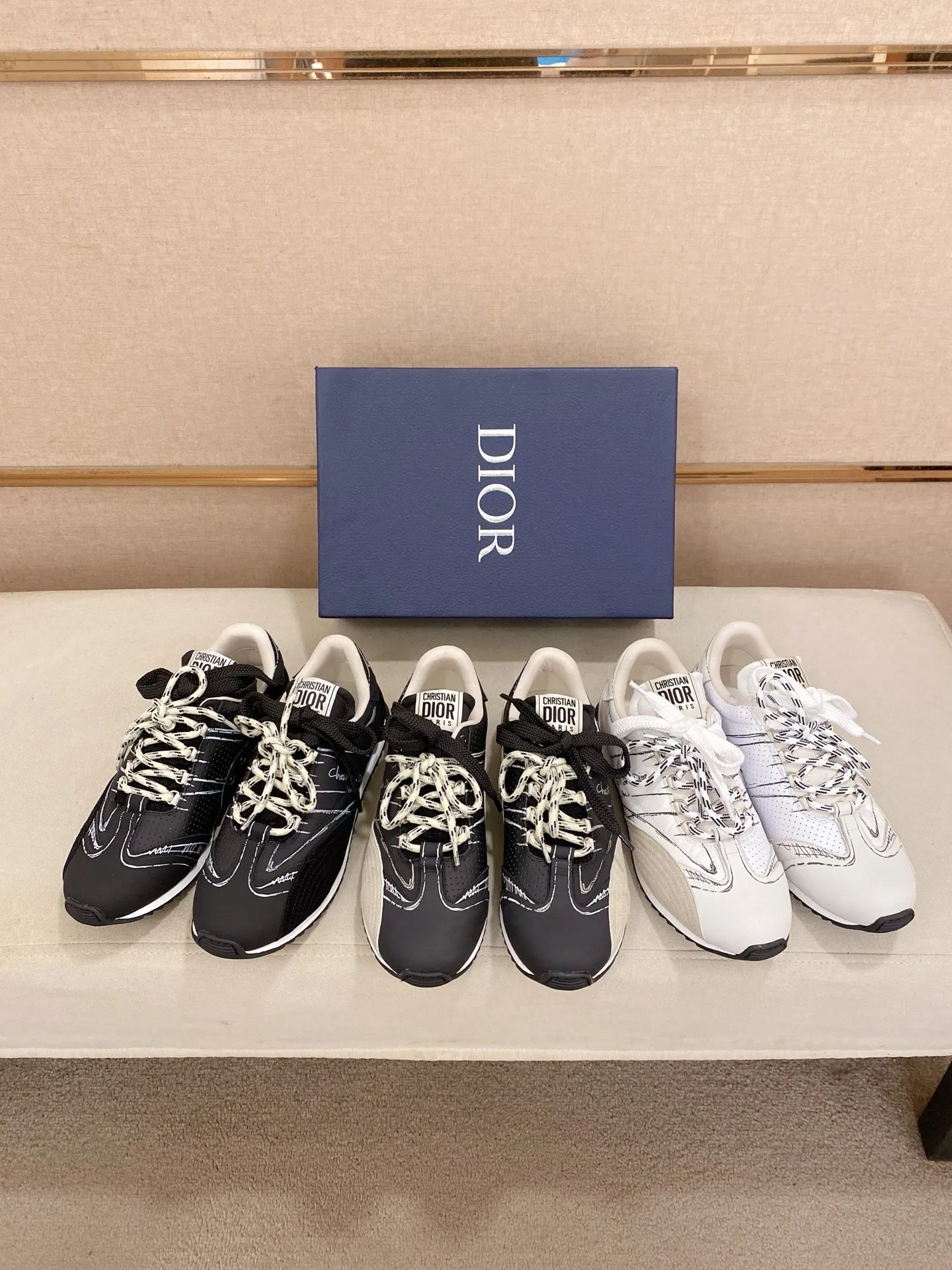 Men's shoes💰: 500💰Couple style💏 [Dior·Dior] New casual sports style men's shoes, new spring and summer design, perfect workmanship, lace-up lazy style to create wardrobe quality, upper: imported first-layer cowhide, mesh breathable lining soft and comfortable, ultra-light TPU wear-resistant outsole, simple, versatile fashion men's shoes, excellent color code number 35--44. (45,46 customized items are not returnable or exchangeable)